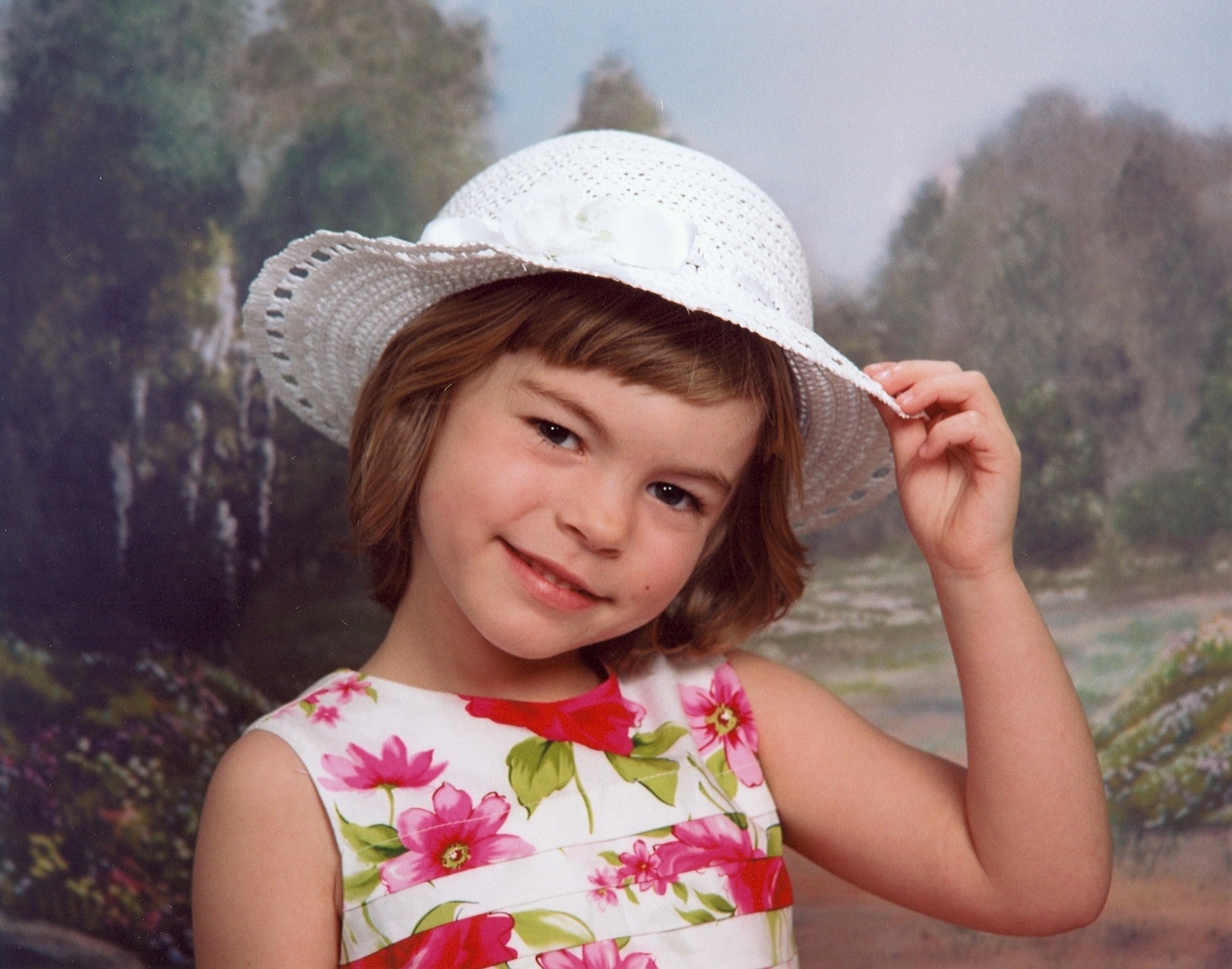 2008-04-Ava in Easter Hat.JPG
